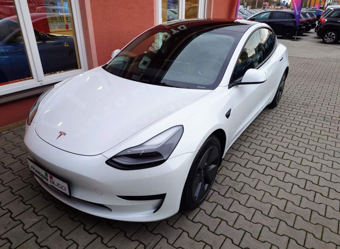 Tesla - Model 3