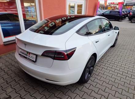 Tesla - Model 3