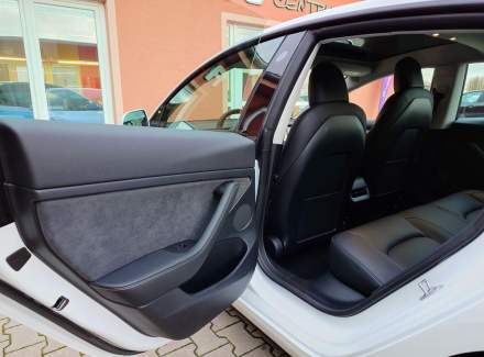 Tesla - Model 3