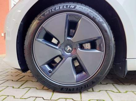 Tesla - Model 3