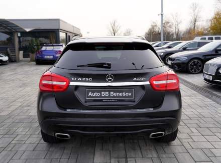 Mercedes-Benz - GLA