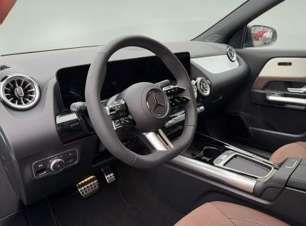 Mercedes-Benz - GLA