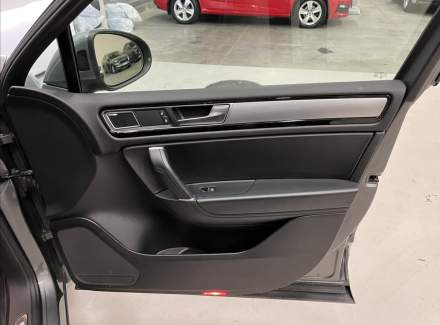 Volkswagen - Touareg