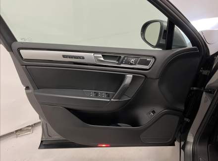 Volkswagen - Touareg