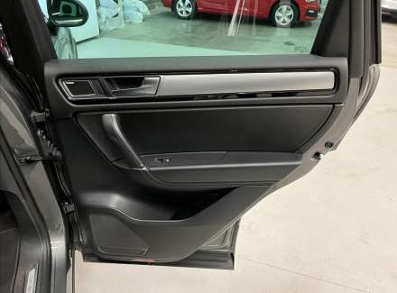 Volkswagen - Touareg