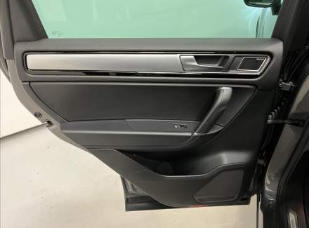 Volkswagen - Touareg