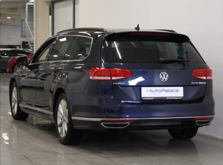 Volkswagen - Passat