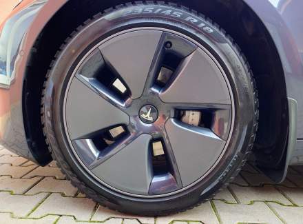 Tesla - Model 3