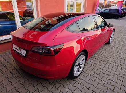 Tesla - Model 3