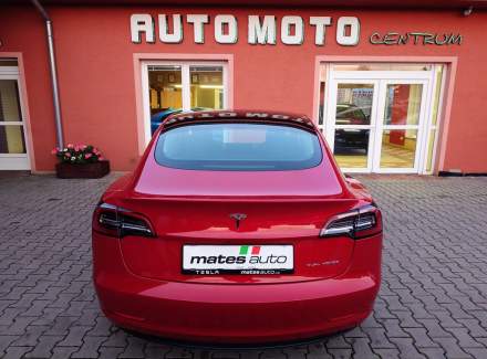Tesla - Model 3