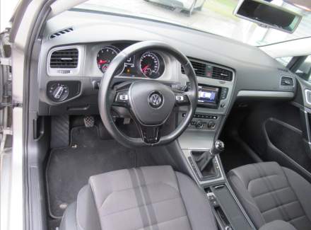 Volkswagen - Golf
