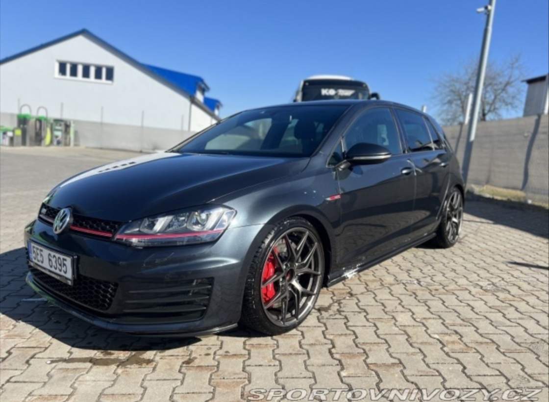 Volkswagen - Golf