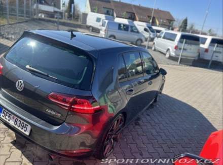 Volkswagen - Golf