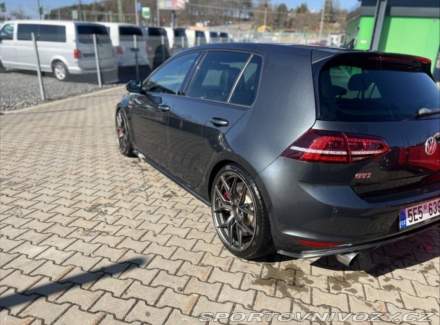 Volkswagen - Golf