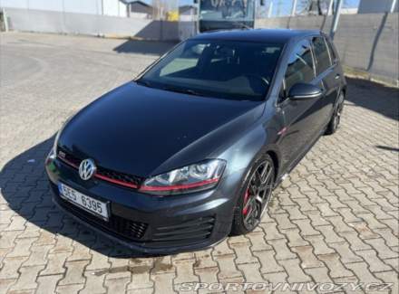 Volkswagen - Golf