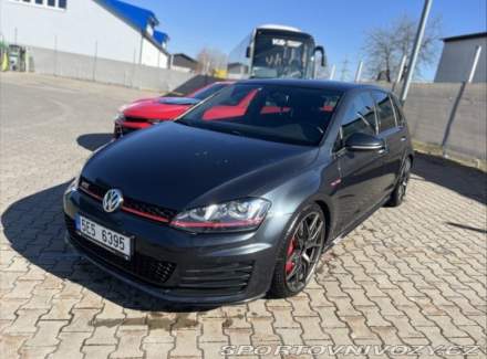Volkswagen - Golf