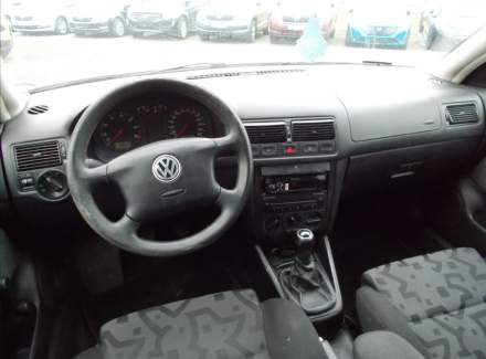 Volkswagen - Golf