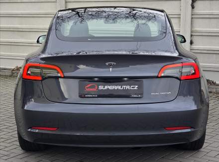 Tesla - Model 3