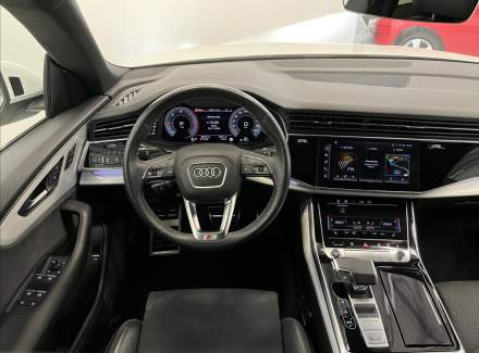 Audi - Q8