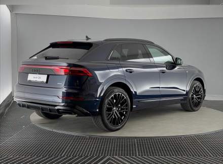 Audi - Q8