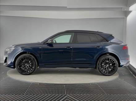 Audi - Q8