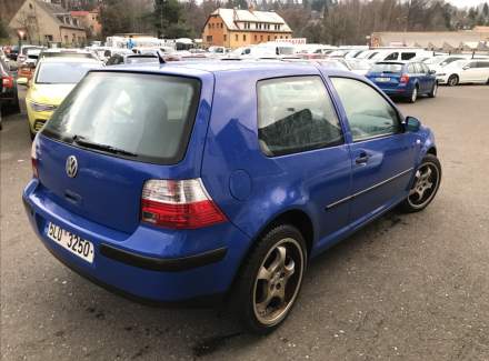 Volkswagen - Golf