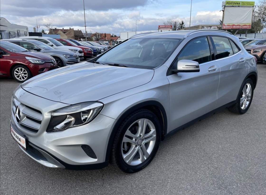 Mercedes-Benz - GLA