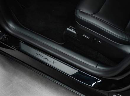 Tesla - Model Y