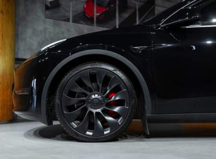 Tesla - Model Y