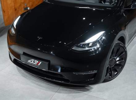 Tesla - Model Y