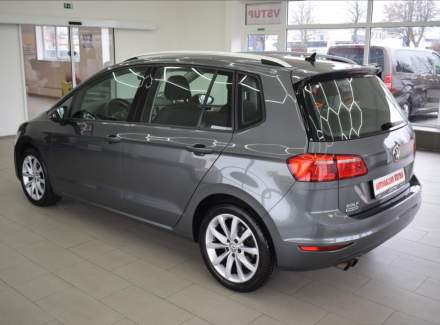Volkswagen - Golf