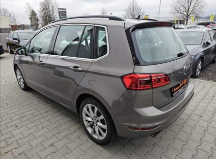 Volkswagen - Golf