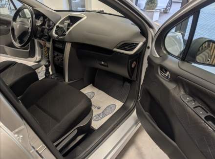 Peugeot - 207