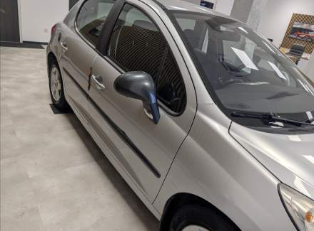 Peugeot - 207