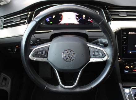 Volkswagen - Passat