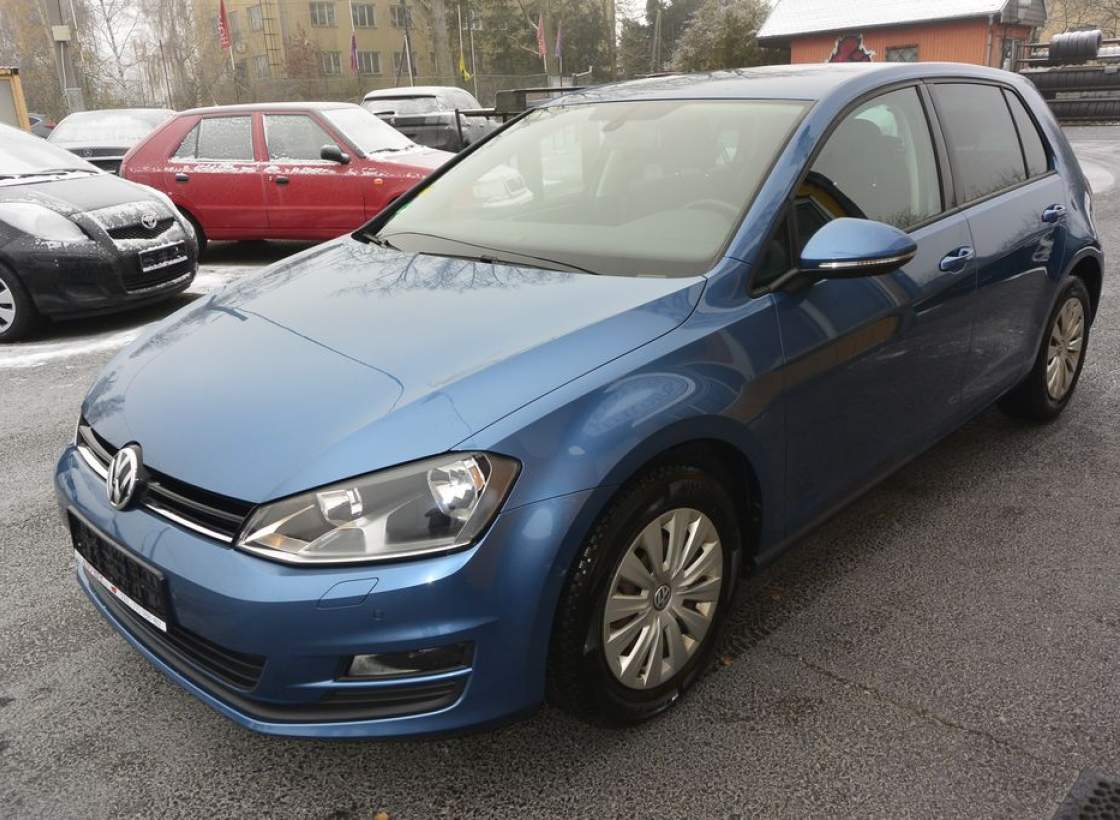 Volkswagen - Golf