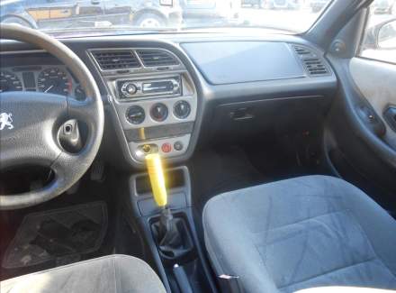 Peugeot - 306