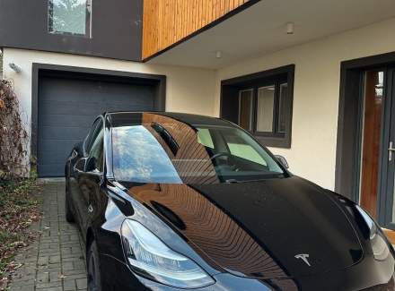 Tesla - Model 3