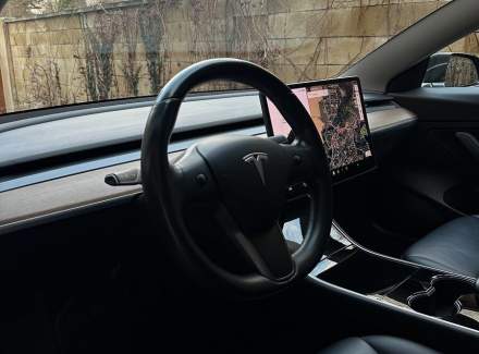 Tesla - Model 3