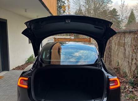 Tesla - Model 3