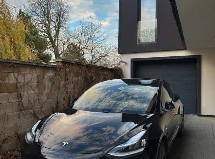 Tesla - Model 3