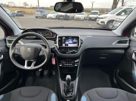 Peugeot - 208