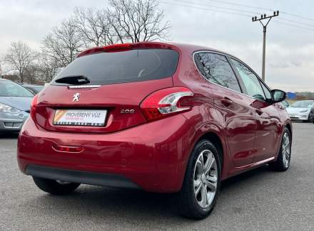 Peugeot - 208