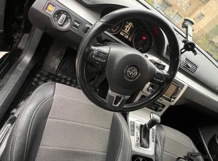 Volkswagen - Passat