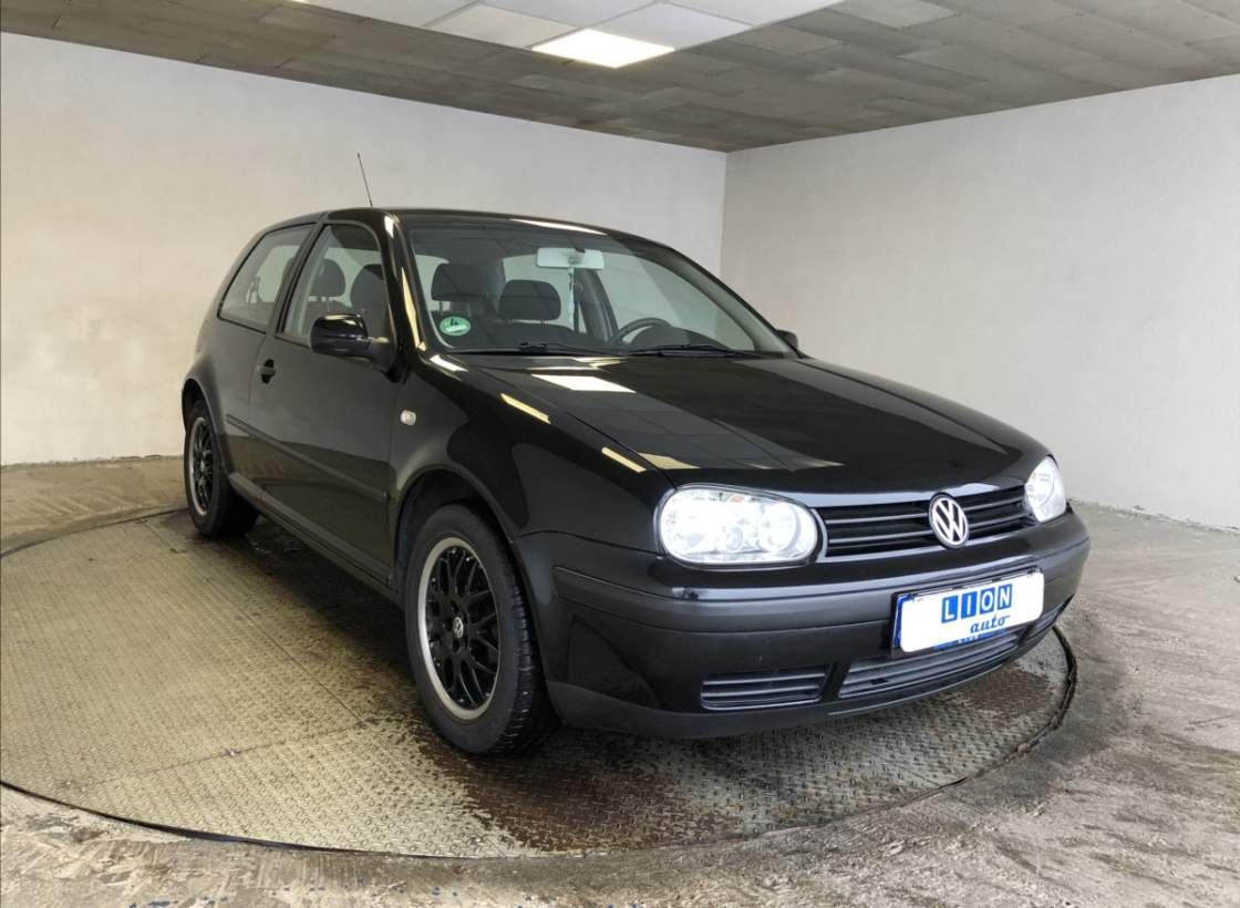 Volkswagen - Golf