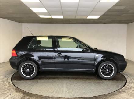 Volkswagen - Golf