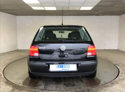 Volkswagen - Golf