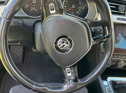 Volkswagen - Passat