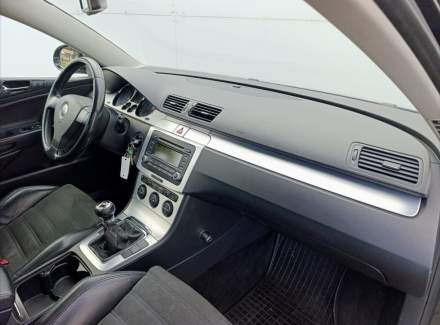 Volkswagen - Passat