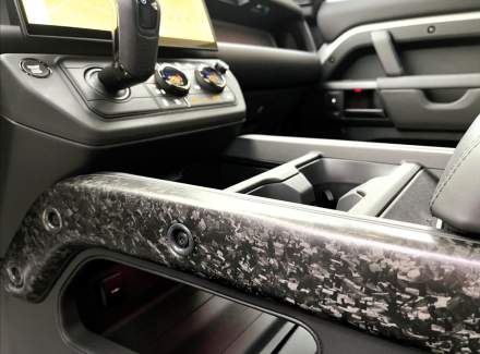 Land Rover - Defender